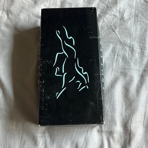 Trotters “Molly” navy loafer. Size 8.5 NARROW (2A) - Picture 5 of 7